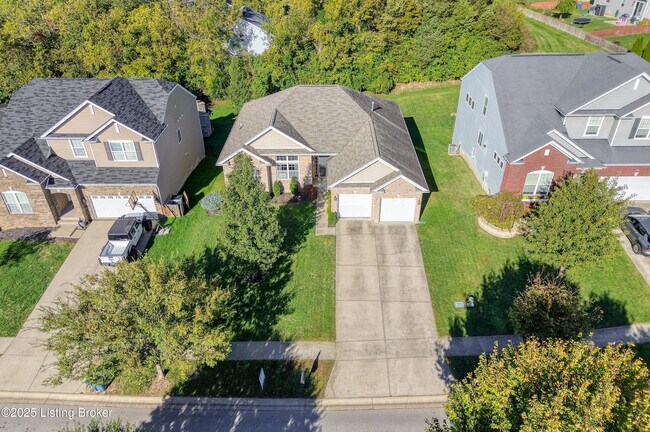 Building Photo - 220 Rockcrest Way