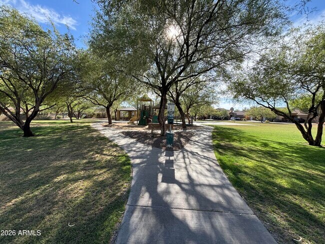 Building Photo - 39518 N White Tail Ln