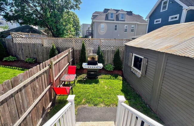 Building Photo - 810 Broadway-SI ID1511377P