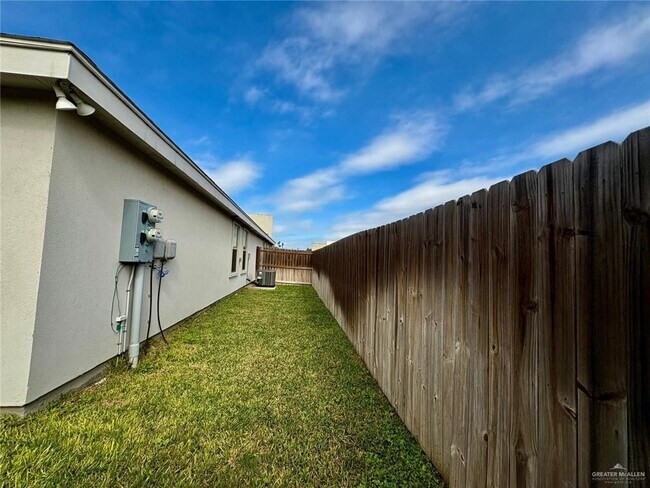 Building Photo - 13 Alta Vista Dr
