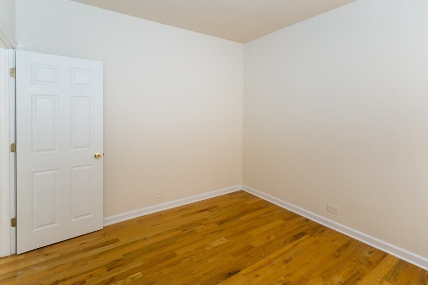 Building Photo - 3727 N Pine Grove Ave