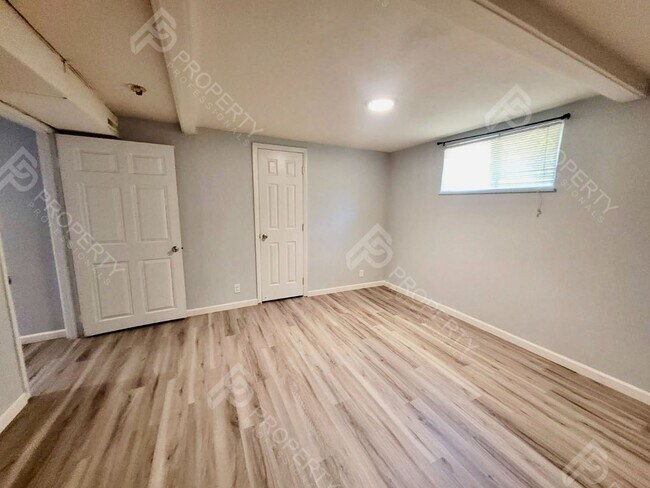 Building Photo - 4 Bedroom Home in Downtown Rifle for Rent