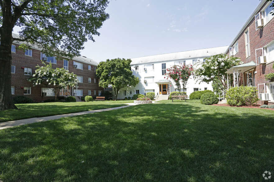 Oakland Apartments - 3710 Columbia Pike Arlington VA 22204 | Apartment ...