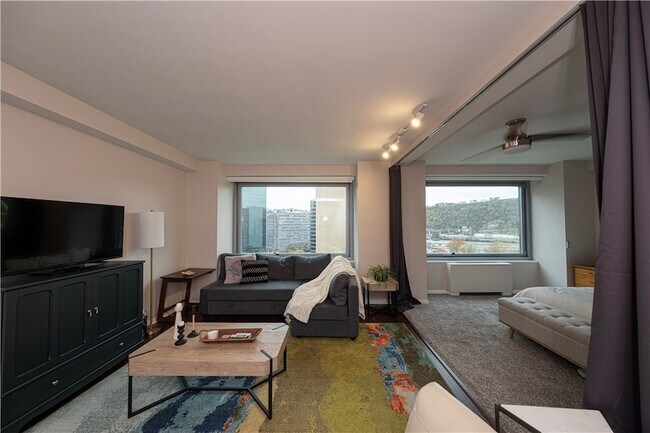 Building Photo - 320 Fort Duquesne Blvd