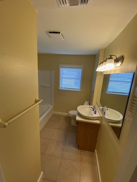 Building Photo - 10404 Windsor Ln