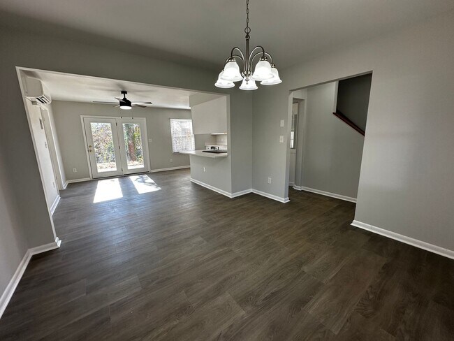 Building Photo - Weaverville Rental