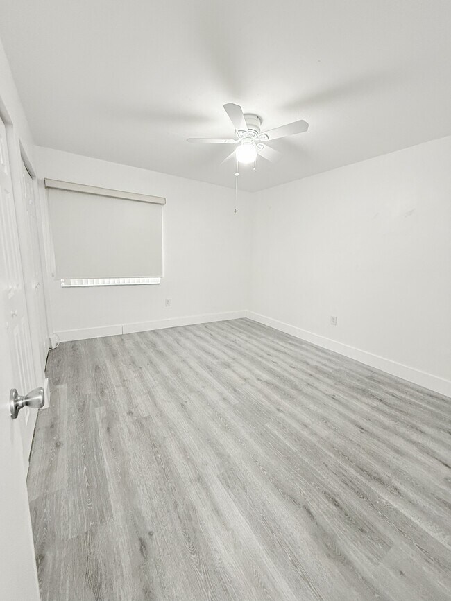 Building Photo - 145 SW 30th Ct