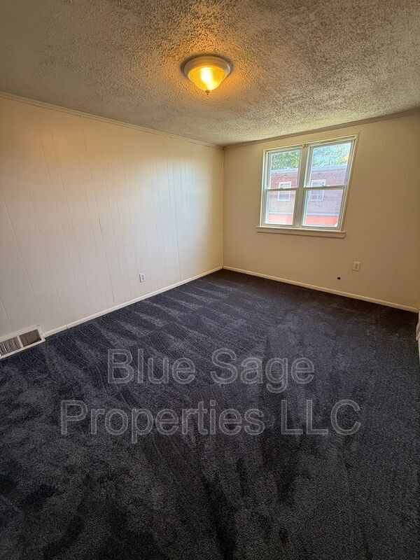 Building Photo - 1427 Simpson St