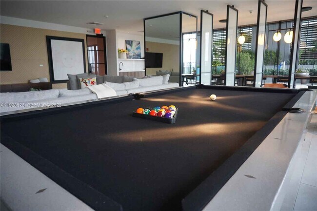 Building Photo - 121 NE 34th St