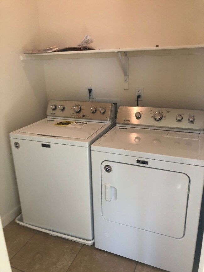 Building Photo - CORNER LOT - END UNIT - NO YARD TO MAINTAIN - GRANITE - STAINLESS - GATED
