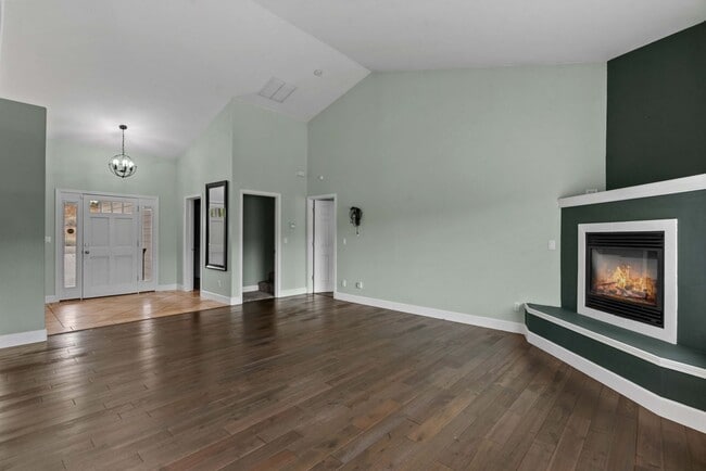 Building Photo - Beautiful Aspen Shores Home – 3 Bed, 1.75 ...