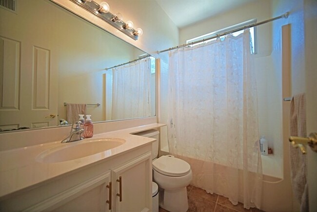 Building Photo - Beautiful Highland Reserve home 4 bedroom,...