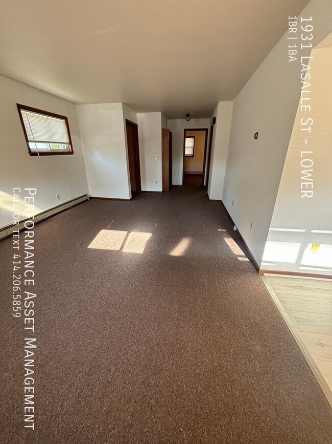 Building Photo - Lovely Racine Northside 1 Bedroom