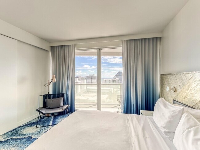 Building Photo - 3101 Bayshore Dr