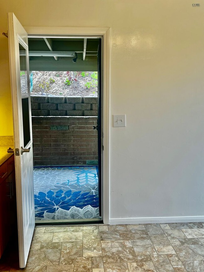 Building Photo - Hidden Gem with Views! 2 bedroom, 1 bathroom