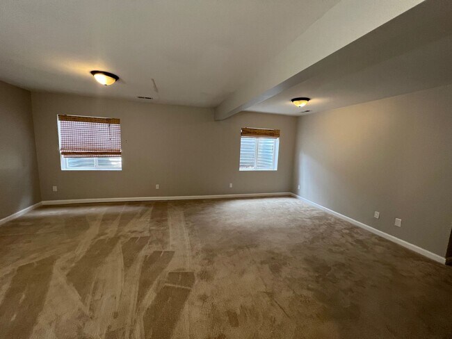 Building Photo - Beautiful 4 bedroom ranch style home avail...