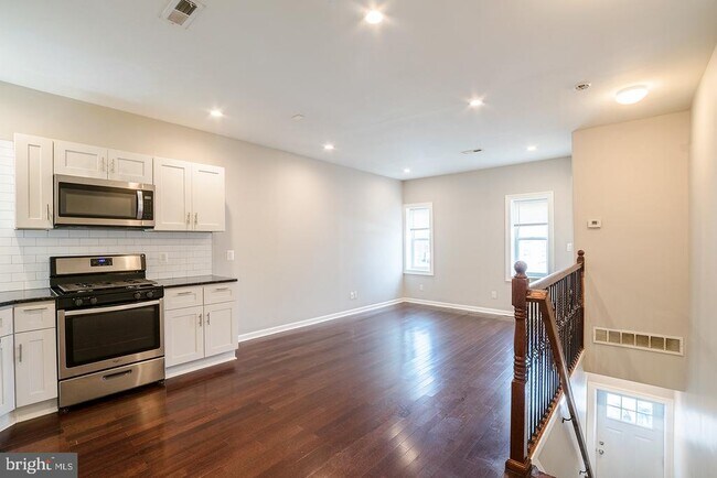 Building Photo - 723 S 56th St