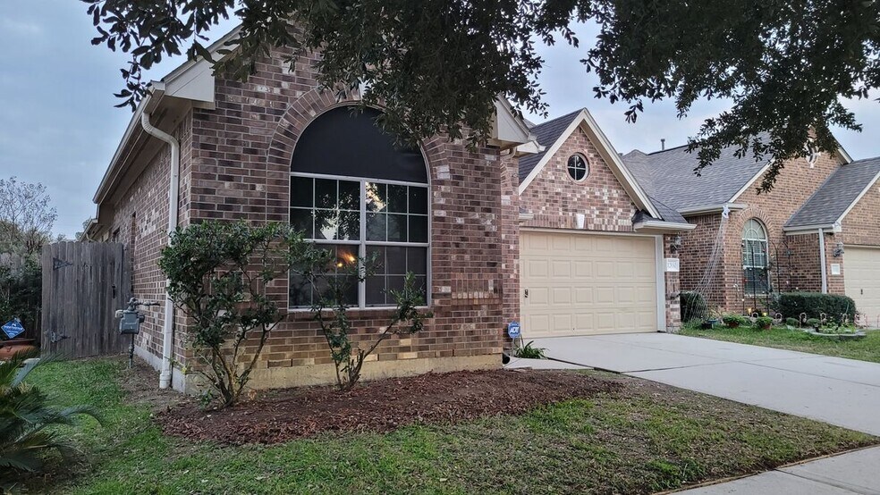 Building Photo - 12930 Echo Landing Dr