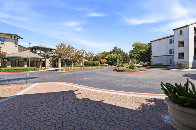 Building Photo - 730 Agnew Rd