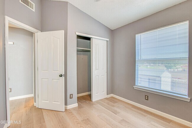 Building Photo - 12325 Tierra Bella Dr