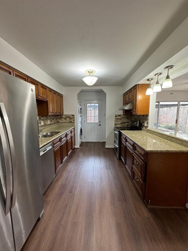 Building Photo - 12925 Trail Hollow Dr