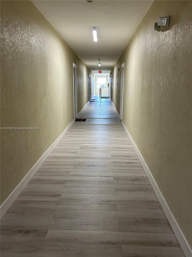 Building Photo - 953 SW 10th St