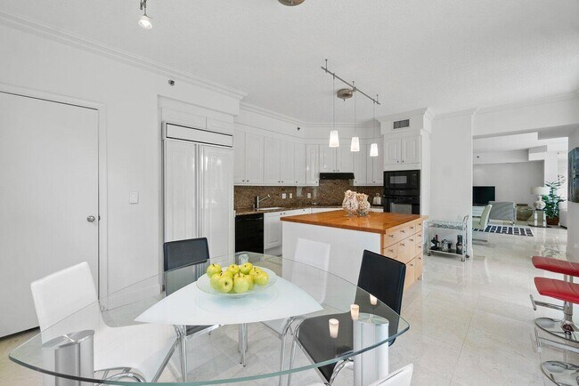 Building Photo - 3720 S Ocean Blvd