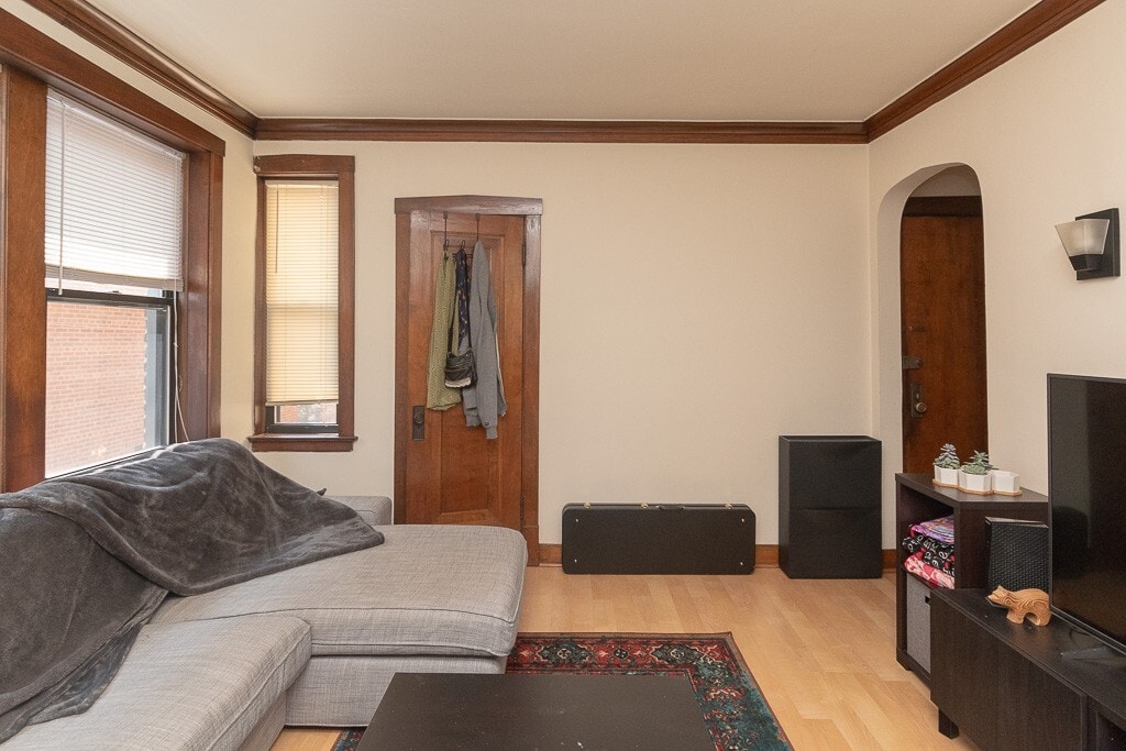 Building Photo - 3615 N Paulina St