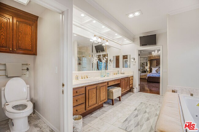 Building Photo - 6111 County Oak Rd