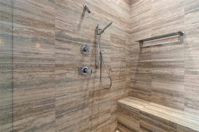 Building Photo - 16001 Collins Ave