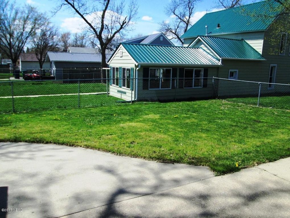 Fenced in backyard - 120 2nd Ave SW