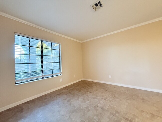 Building Photo - Inviting Rancho Peñasquitos Condo with Poo...