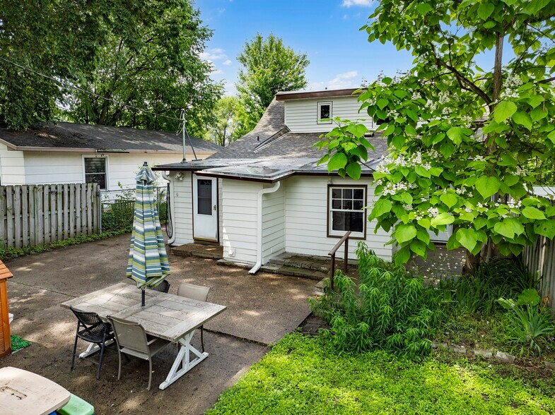 Building Photo - 451 Taylor St NE