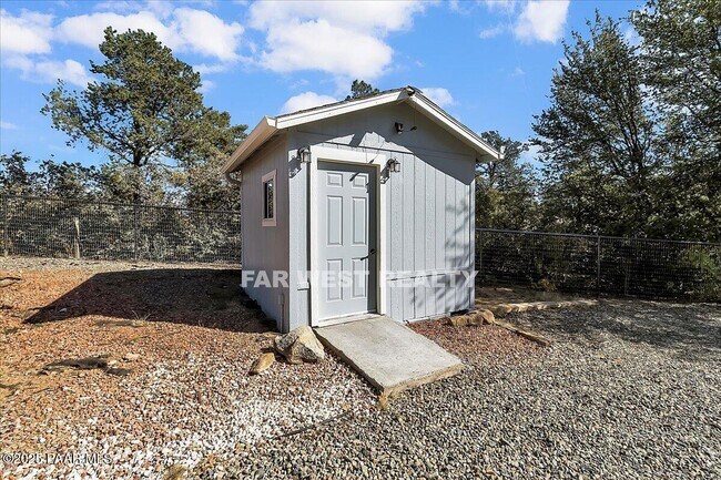 Building Photo - 2490 W Glenshandra Dr