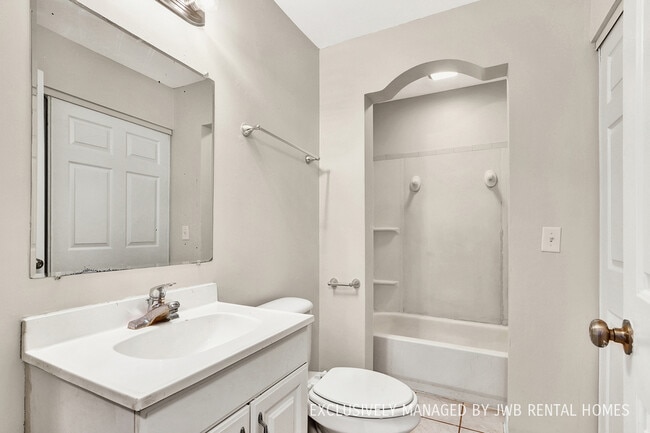 Building Photo - 4551 Astral St