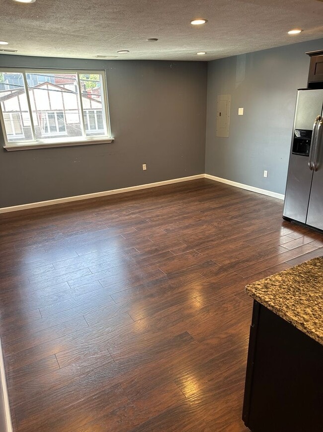 Building Photo - 1807 Jane St