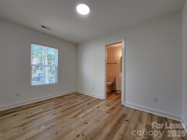 Building Photo - 310 Pope St