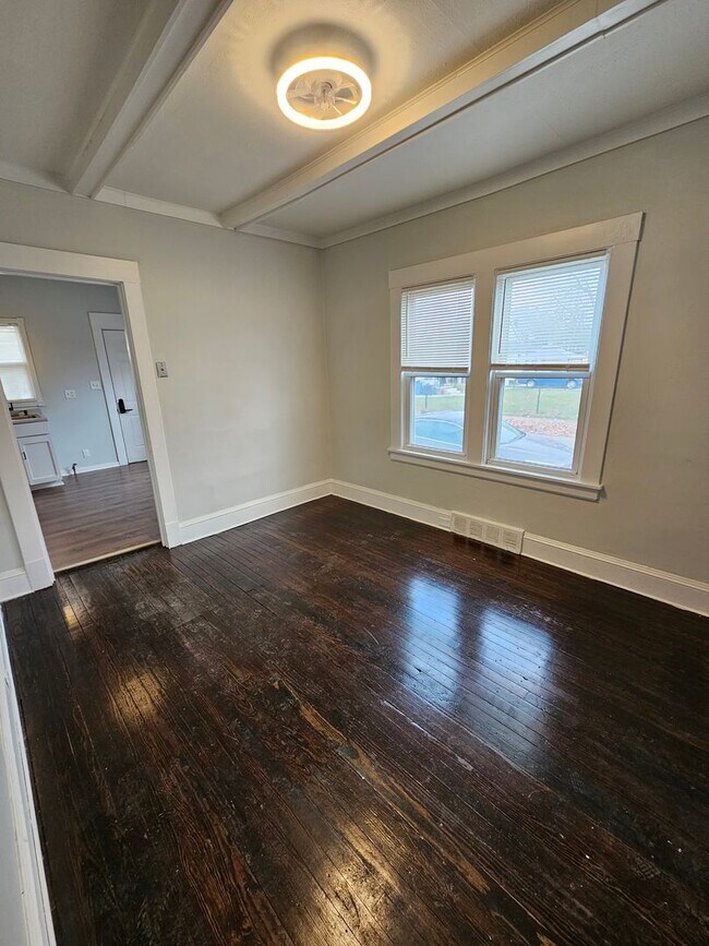 Building Photo - Wakefield7010-7014