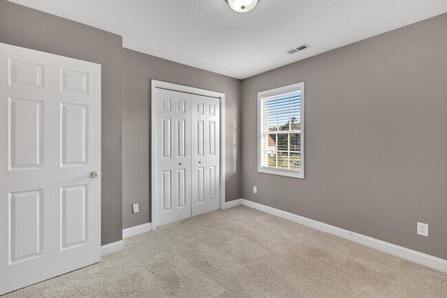 Building Photo - 3 bedroom with BONUS! Fenced Yard