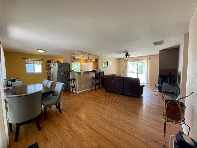 Building Photo - 6 Bed/3 Bath Home in Table Mesa