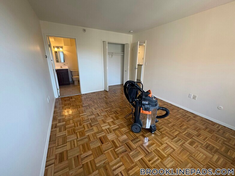 Building Photo - 175 Freeman St