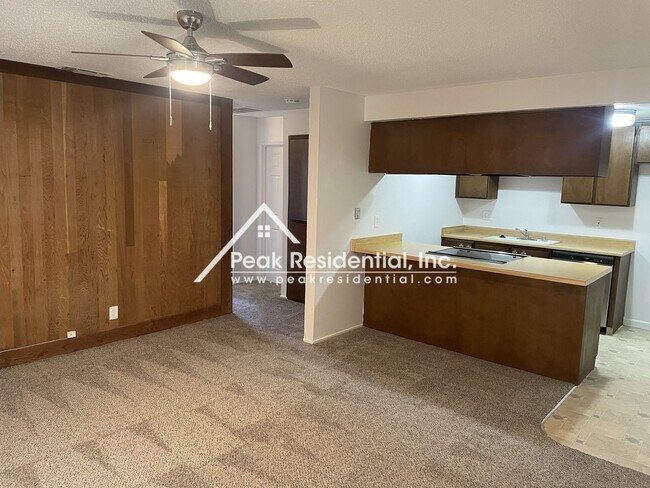 Building Photo - 5433 E Knoll Dr
