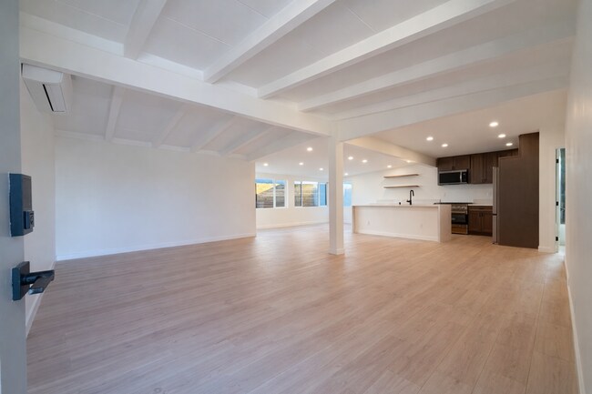 Building Photo - 4601 Almayo Ave