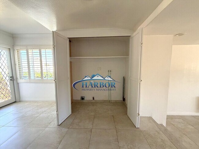 Building Photo - 1630 Miracosta St