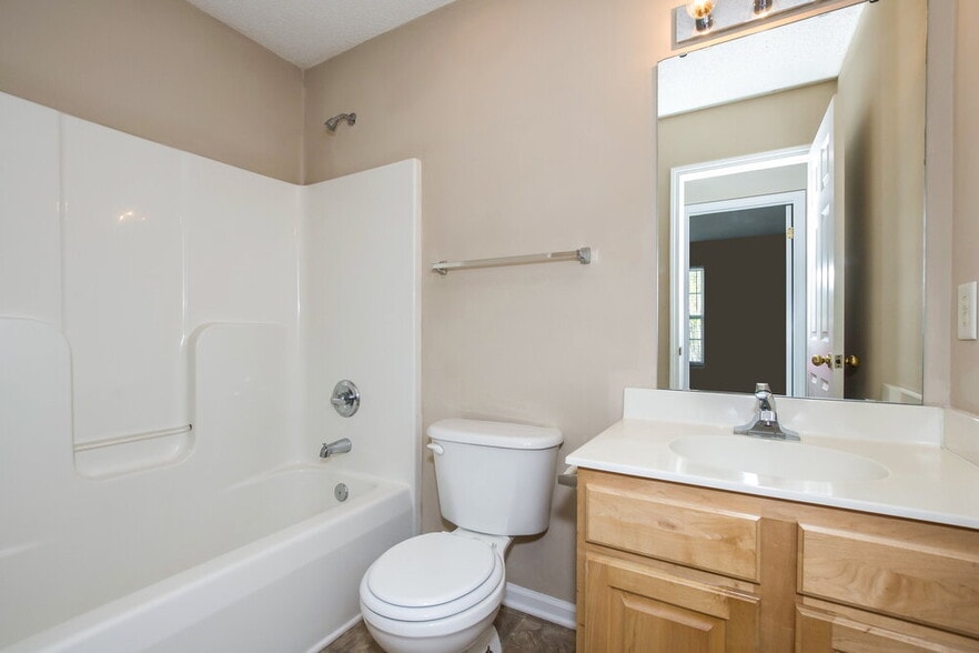 Building Photo - 326 McGinn Grove Dr