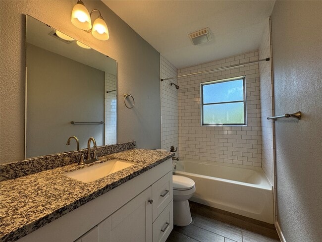 Building Photo - 514 Bertloma St