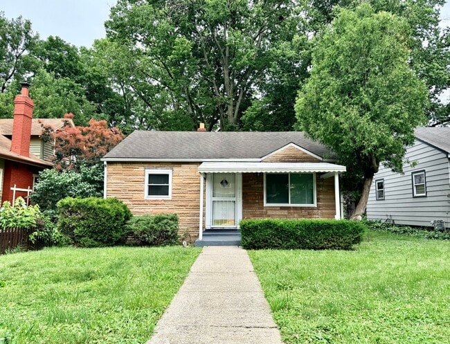 Building Photo - 4235 Rookwood Ave