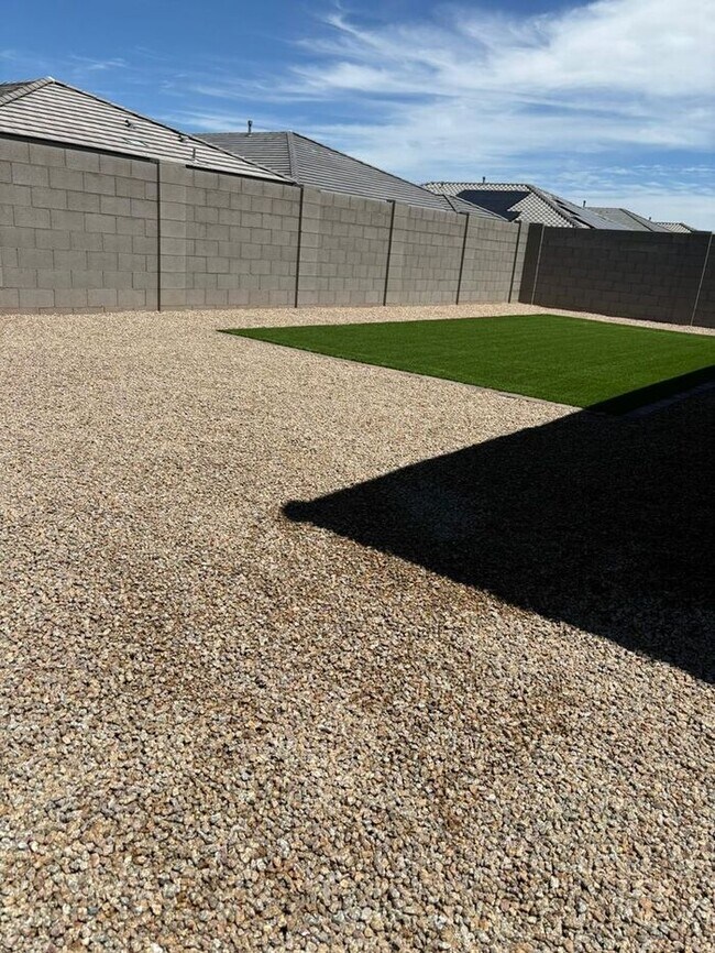 Building Photo - COMING SOON!! RECENTLY BUILT HOME IN MARICOPA!