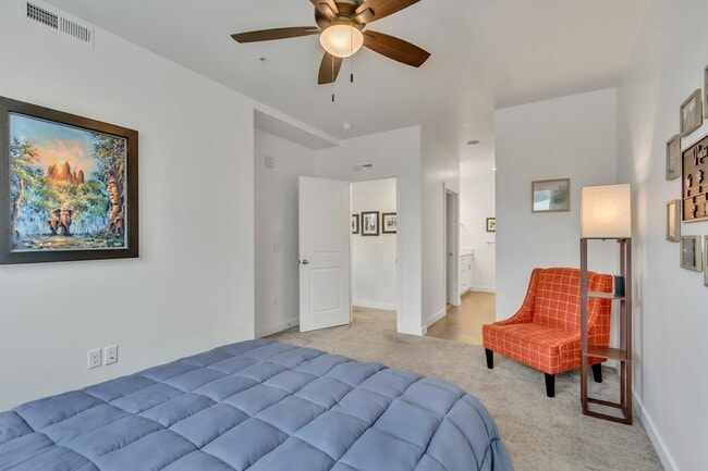 Building Photo - Spacious 3 Bed 2 Bath Condo in Sandy!