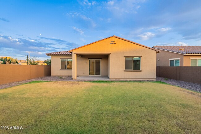 Building Photo - 8804 W Vista Ave